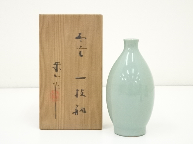 青磁竹耳華瓶 宮永東山作、共箱 初代 宮永東山作 青磁 花瓶 箱 検索 