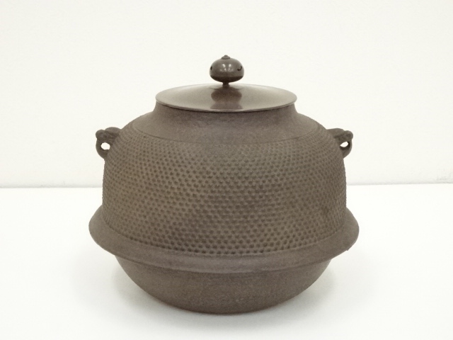 道具 ] - 道具 一ノ瀬宗辰・菊地正直造 唐銅切合朝鮮風炉 霰紋真形釜添  