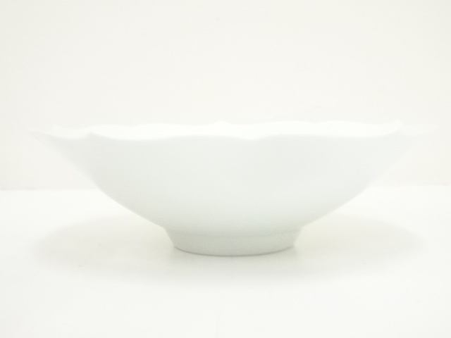 木製の箱入、人間国宝井上萬二作白磁菓子器 1130084837_674a52d5224b0 